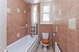 Albert Bridge Road, Battersea - SW11- click for photo gallery